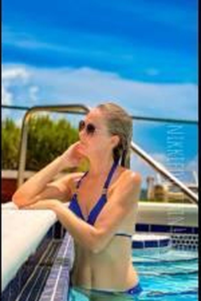 Pool Dayz - Screenshot 1 of 4 - Bikini-swimsuit Fetish