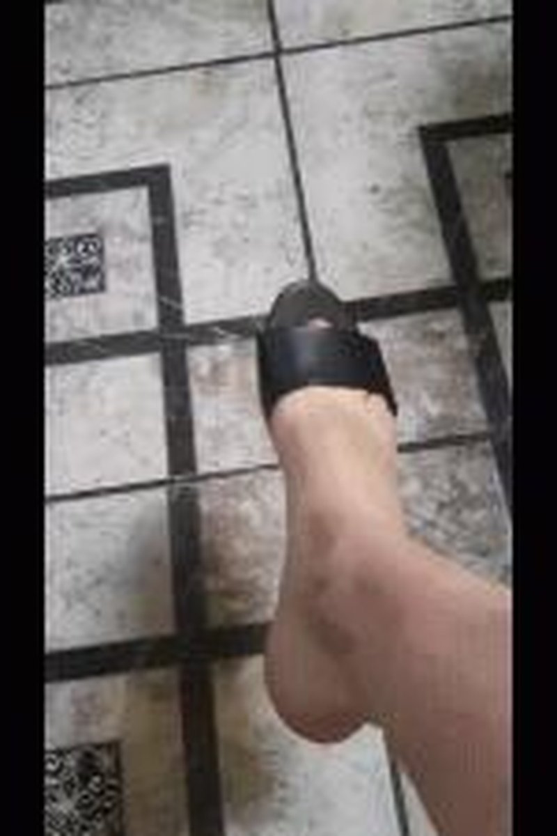 Dangling Sandals - Screenshot 1 of 4 - Amateur