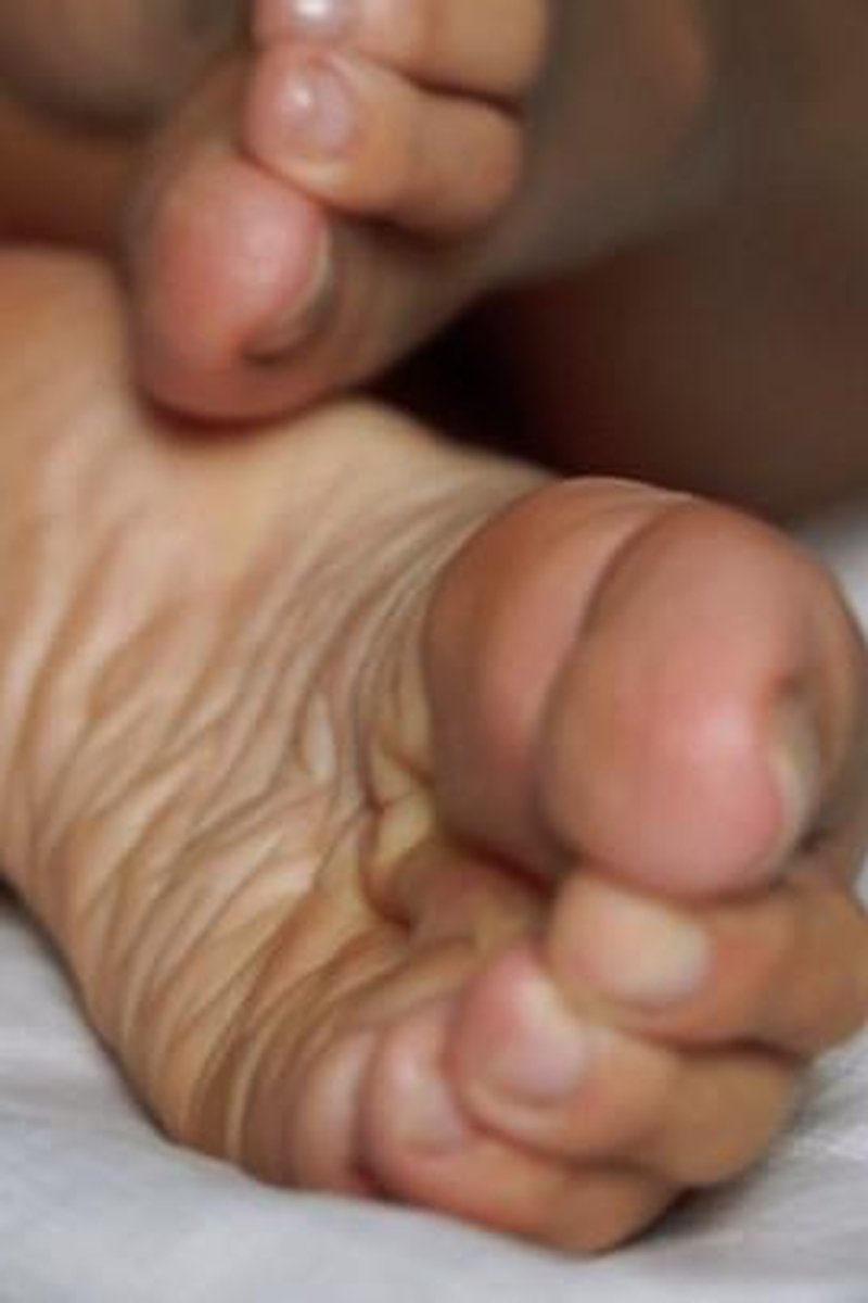 Waves In Motion - Screenshot 1 of 4 - Foot Fetish
