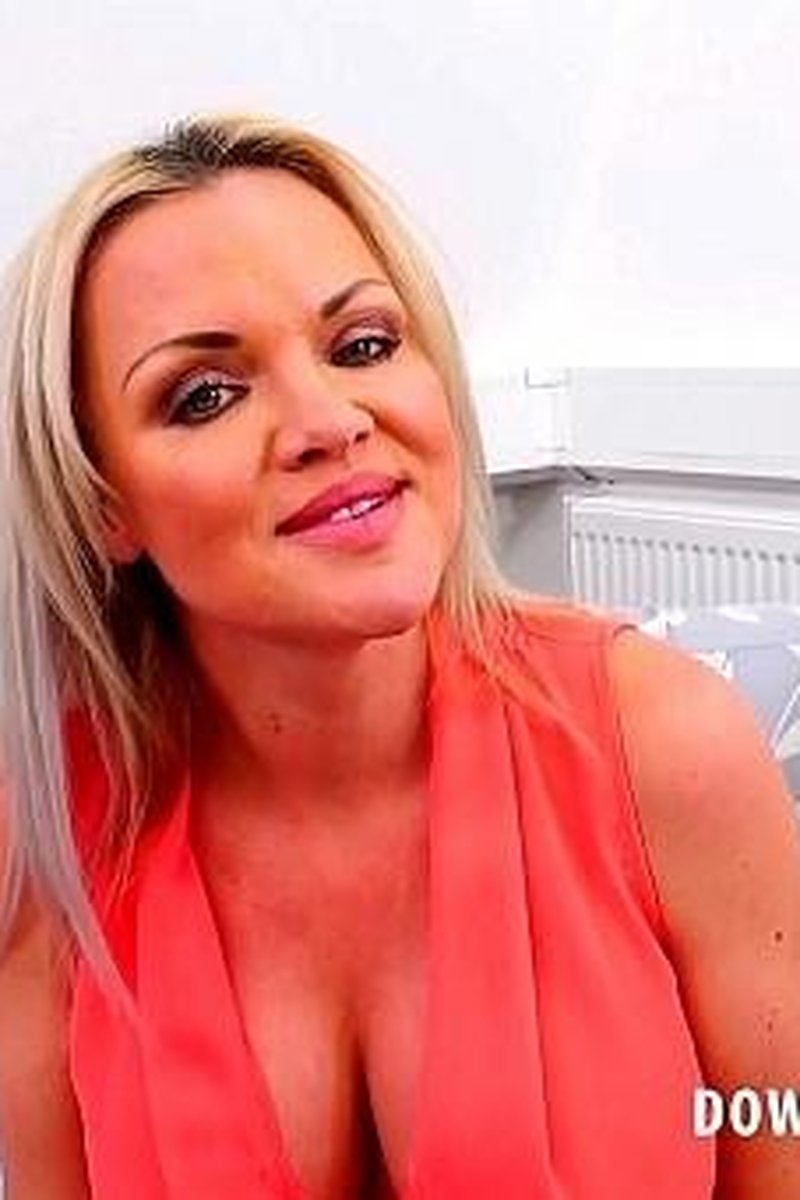 Frankie Babe - Screenshot 1 of 4 - Downblouse