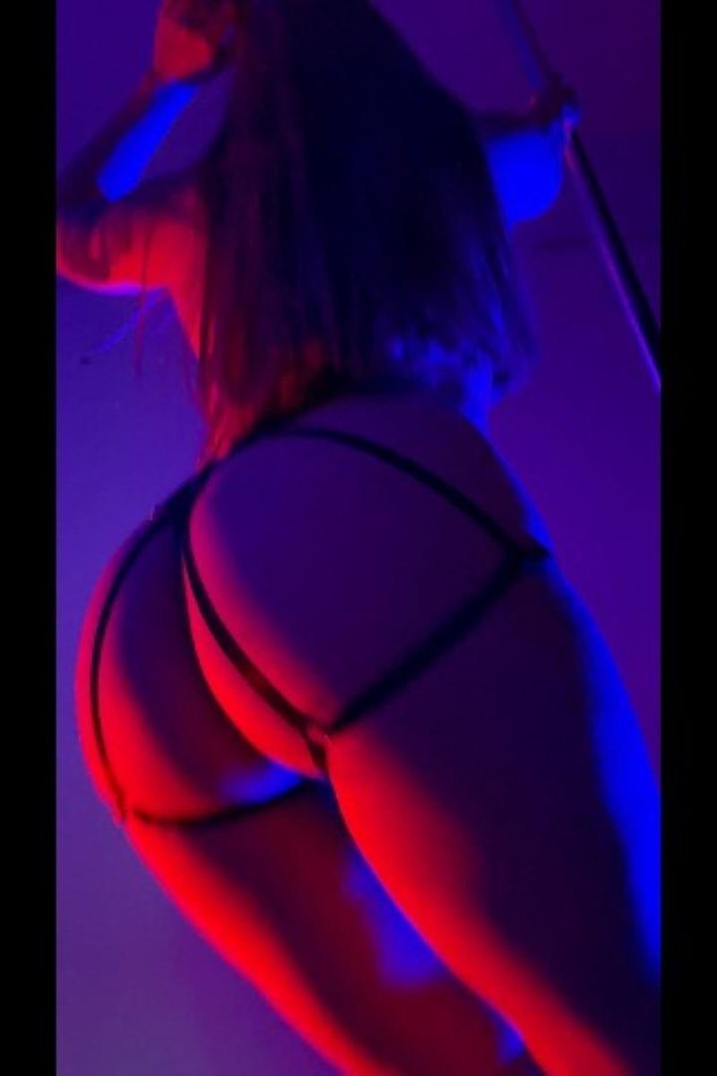 Sfw Dancing - Screenshot 1 of 4 - Exotic Dancers