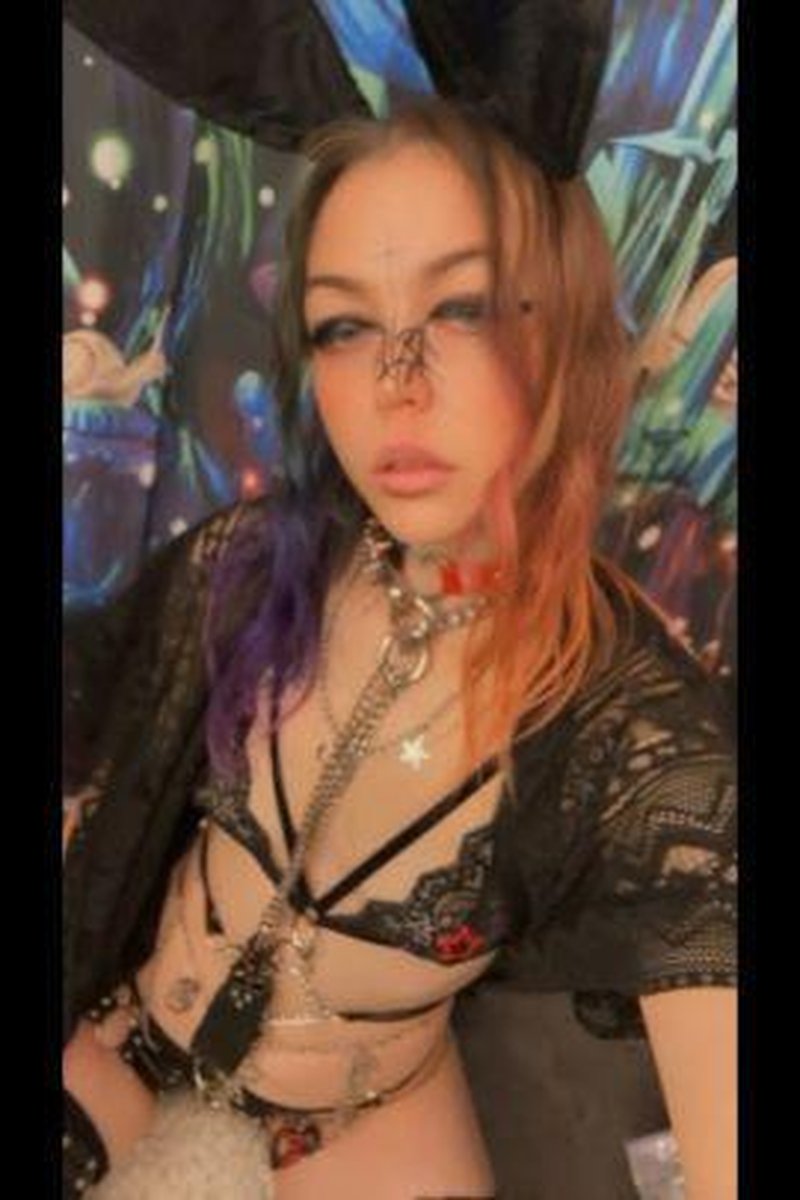 Bad Bunny - Screenshot 1 of 4 - BDSM