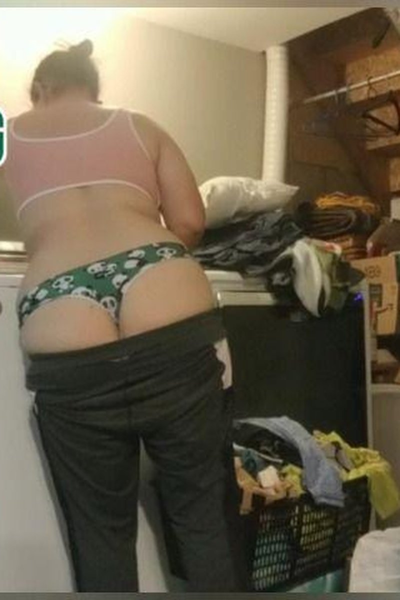 Whaletail While Doing Laundry - Screenshot 1 of 4 - Ass Fetish