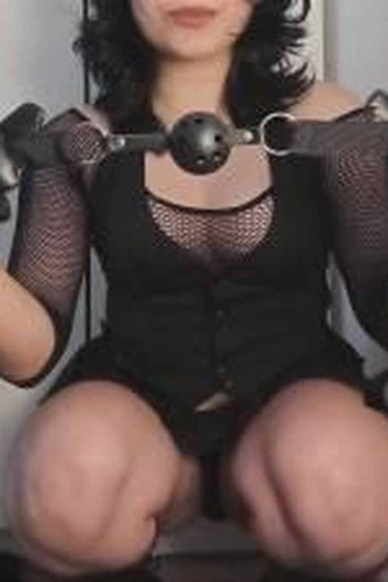 Surrender - Screenshot 1 of 4 - Femdom