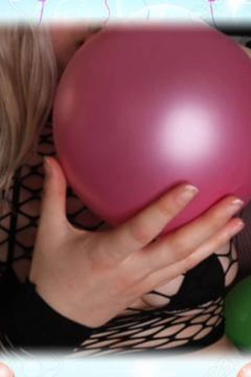 Blowing Balloons - Screenshot 1 of 4 - Amateur