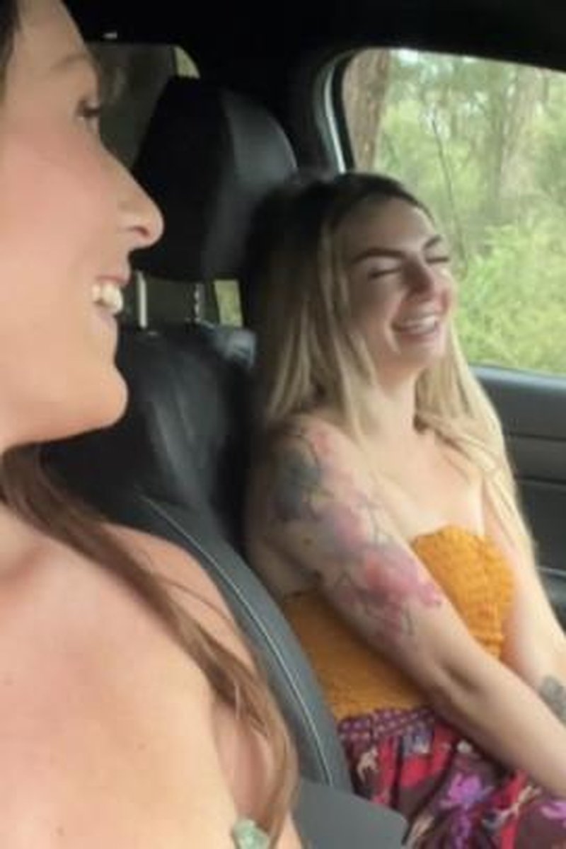 Lesbian Creampie Eating - Screenshot 1 of 4 - Creampie