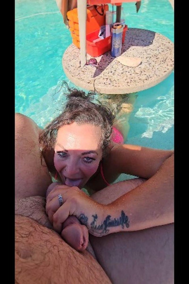 Poolside Ball Sucking - Screenshot 1 of 4 - Ball Sucking