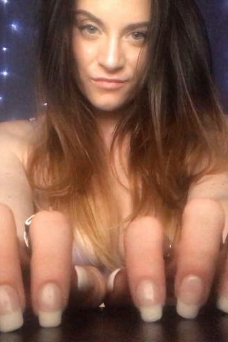 French Tip Nail Tapping - Screenshot 1 of 4 - Eye Contact