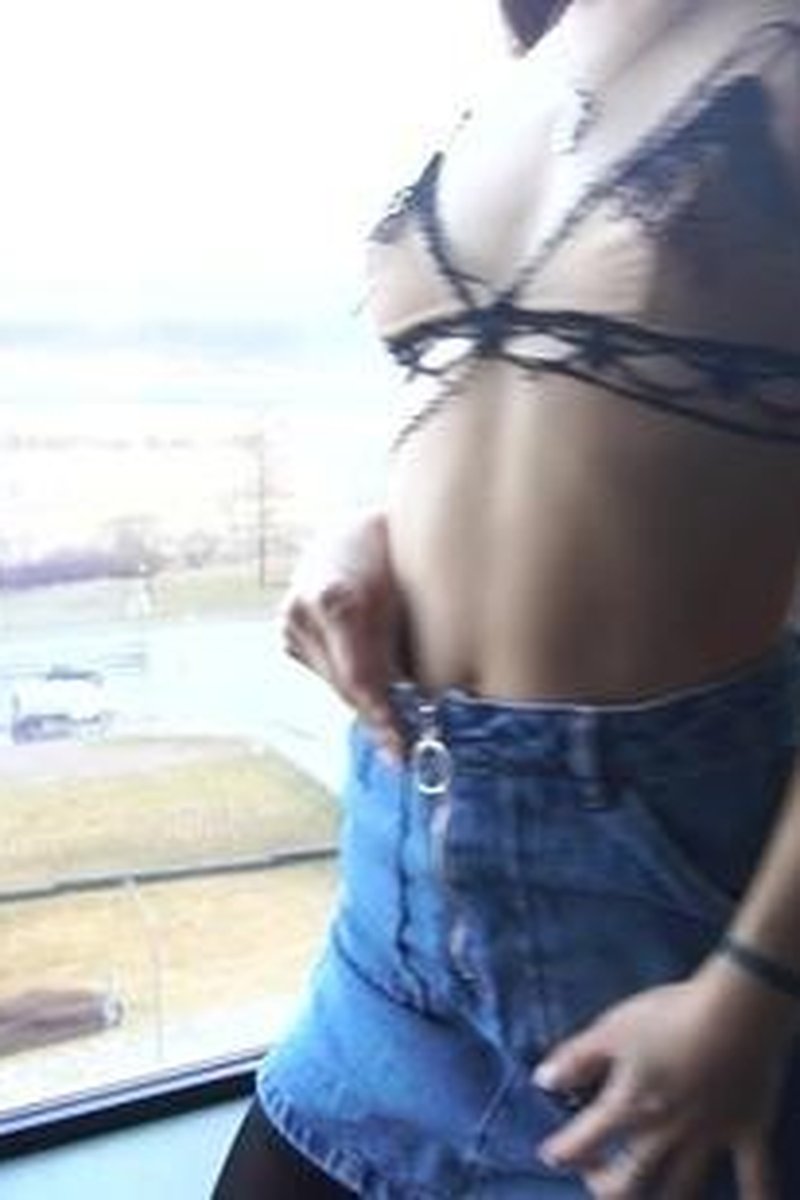 Public Window - Screenshot 1 of 4 - Public Nudity