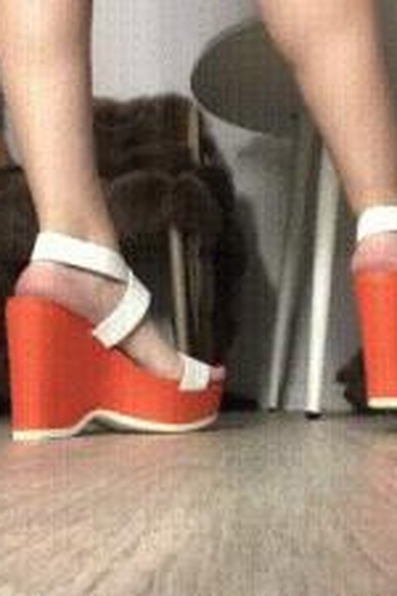 Platform Sandals! - Screenshot 1 of 4 - Domination
