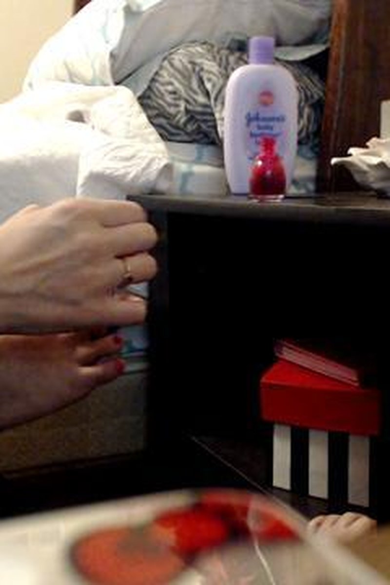 Impromptu Pedi - Screenshot 1 of 4 - Foot Fetish
