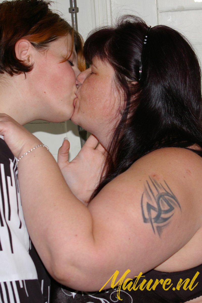 Curvy Mature Amateur Lesbians. - Screenshot 1 of 4 - BBW
