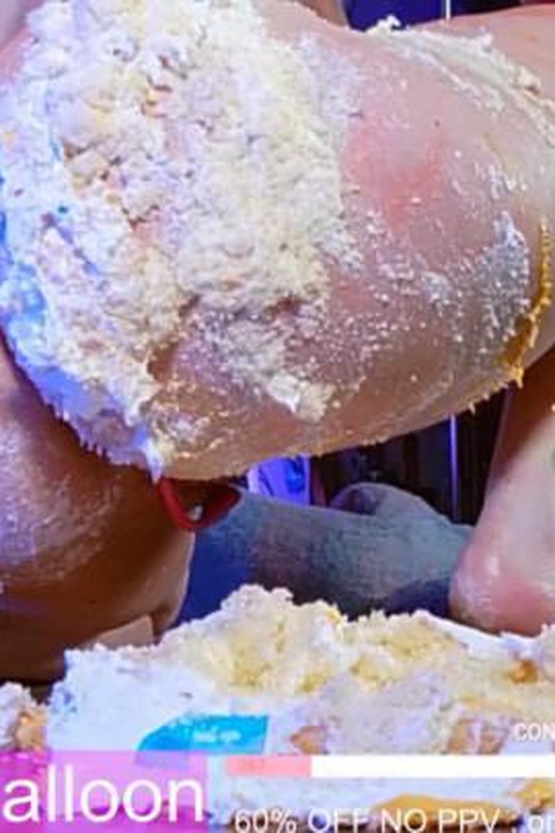 Cake Smashing - Screenshot 1 of 4 - Big Ass