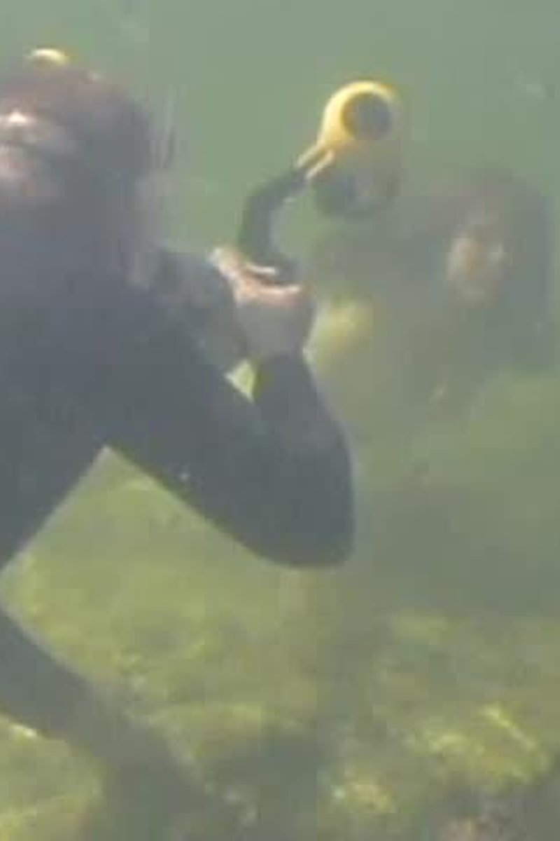 Breath Holding Underwater Wb6C1P1 - Screenshot 1 of 4 - Asphyxiation