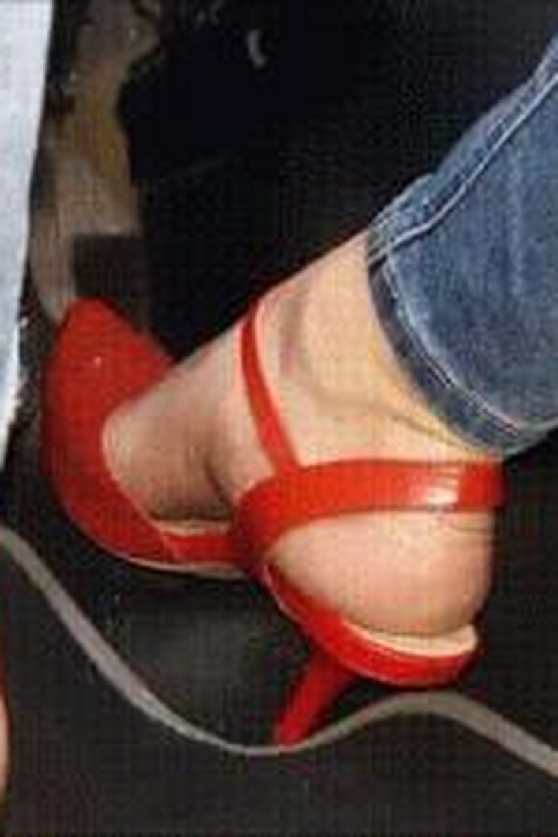 Red Shoes - Screenshot 1 of 4 - Car