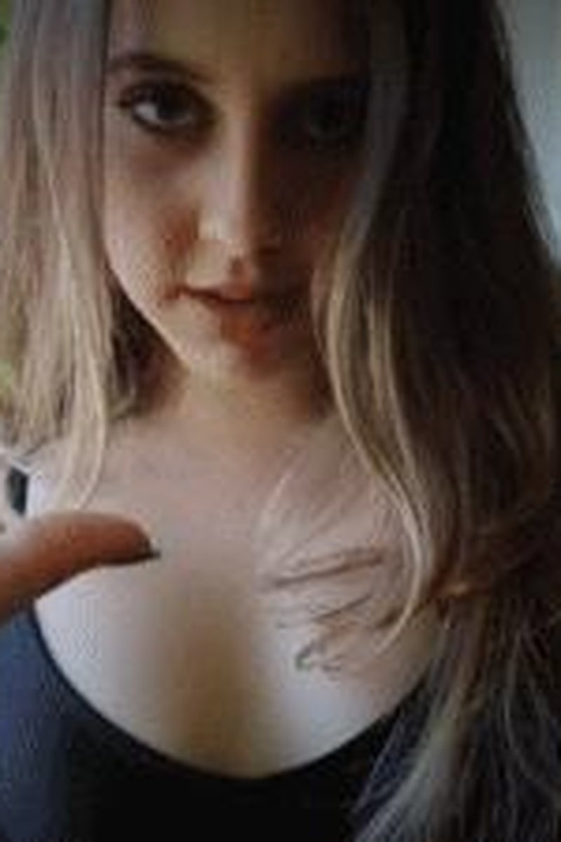 Shopping Slave - Screenshot 1 of 4 - Babes
