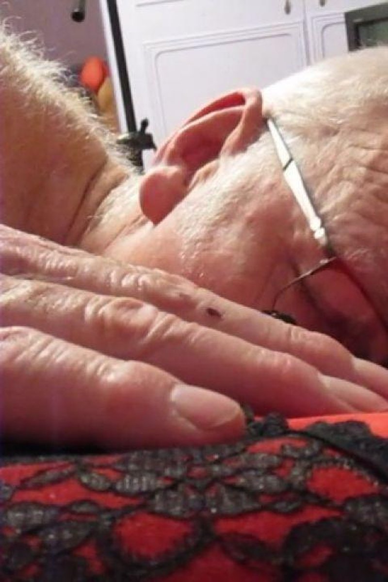 Bi Builder Sucking Grannies Pussy - Screenshot 1 of 4 - Pussy Licking