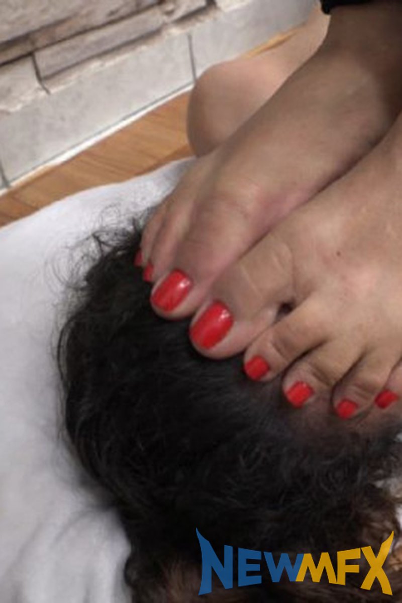 Trample Jumping - Broken Lips - Screenshot 1 of 4 - Carol Castro