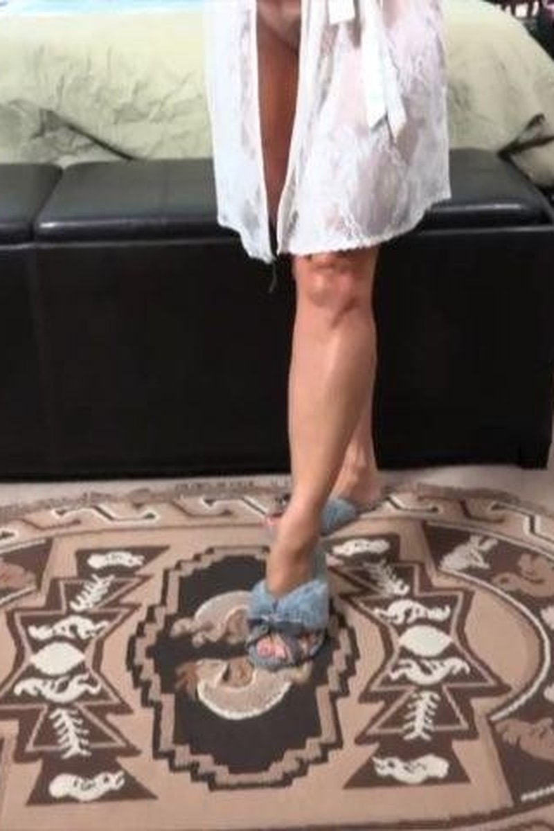 Fluffy Slippers - Screenshot 1 of 4 - Bitch