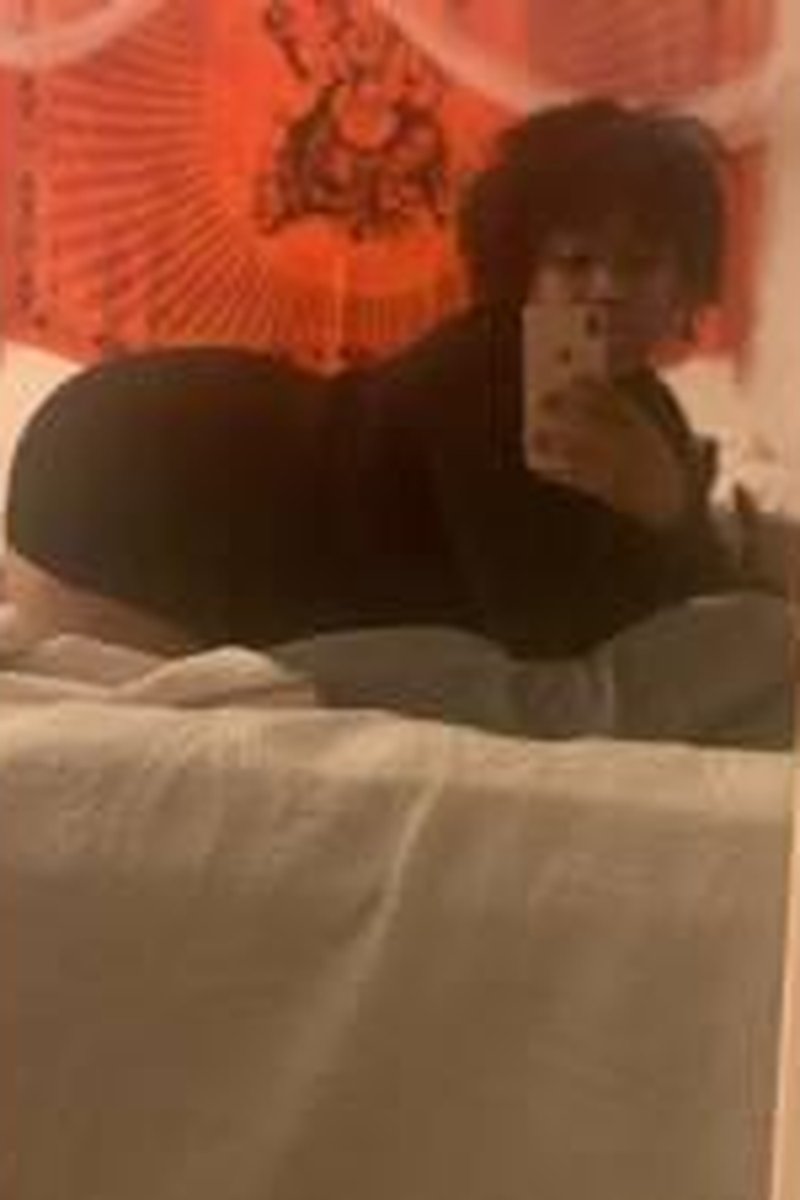 Pretty Plump Butt - Screenshot 1 of 4 - Ass Fetish