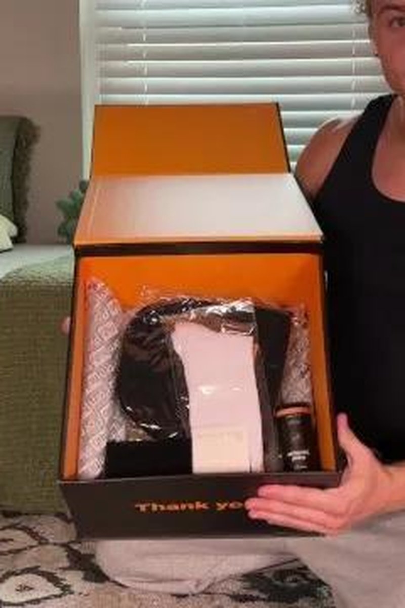 ! 100K Subscribers Unboxing ! - Screenshot 1 of 4 - Curlyheadedfck