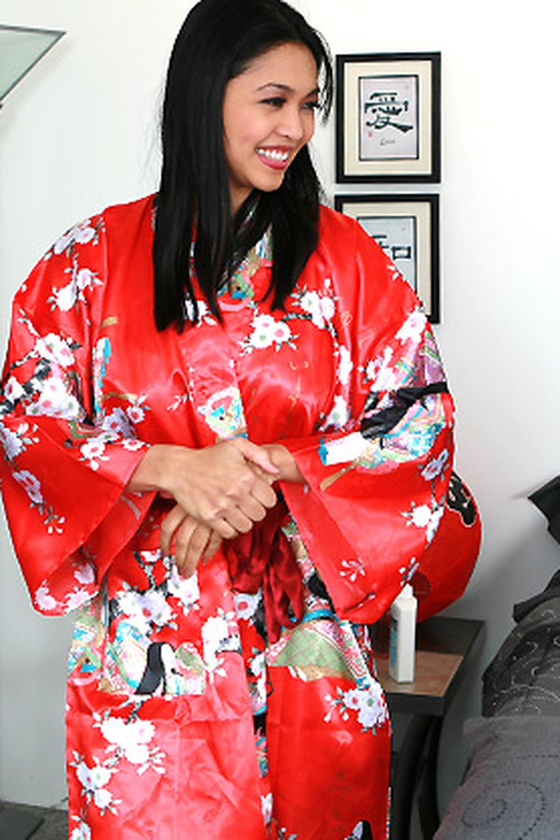 Mika - Screenshot 1 of 4 - Asian