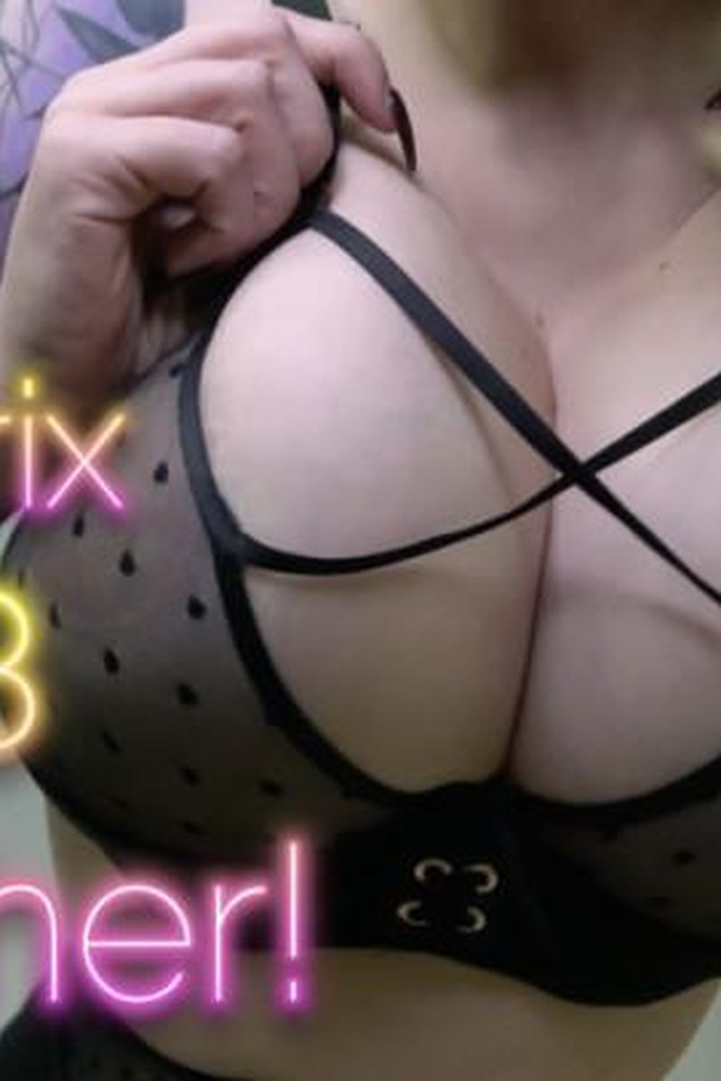 Executrix Boob Smthr - Screenshot 1 of 4 - Big Tits
