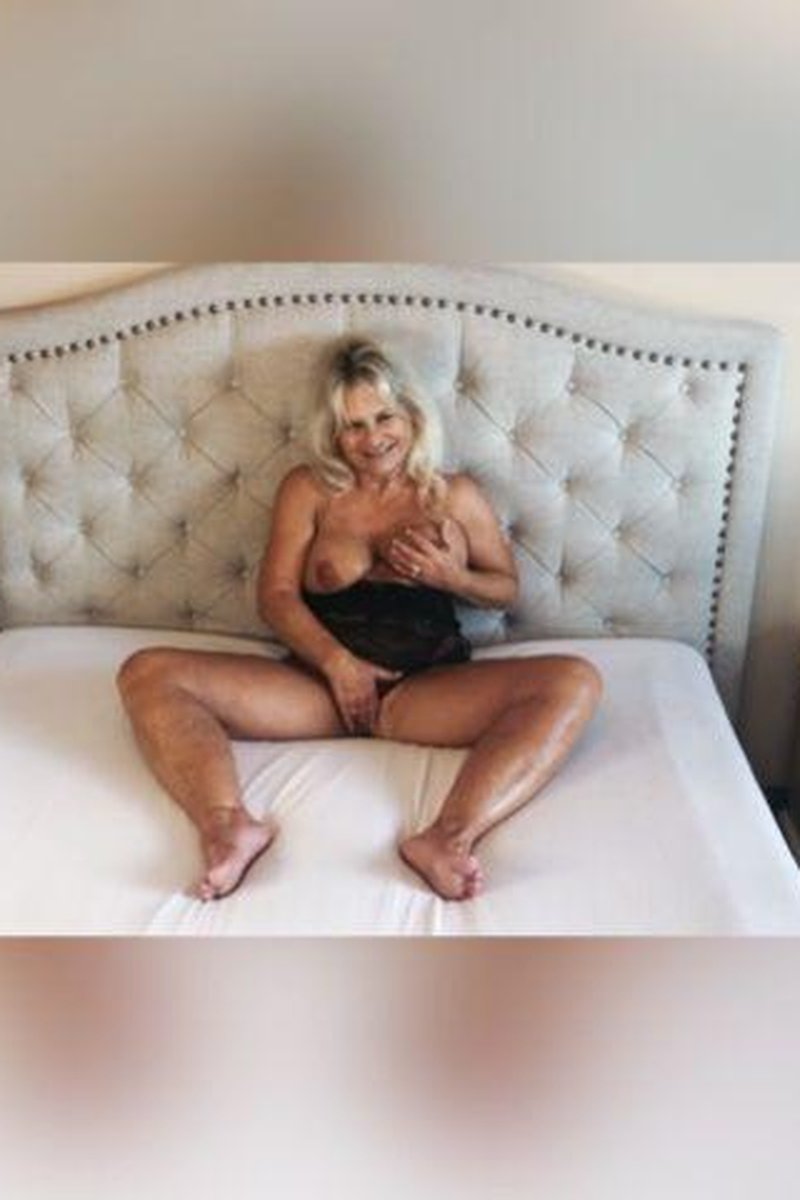 Candy Time - Screenshot 1 of 4 - Babes