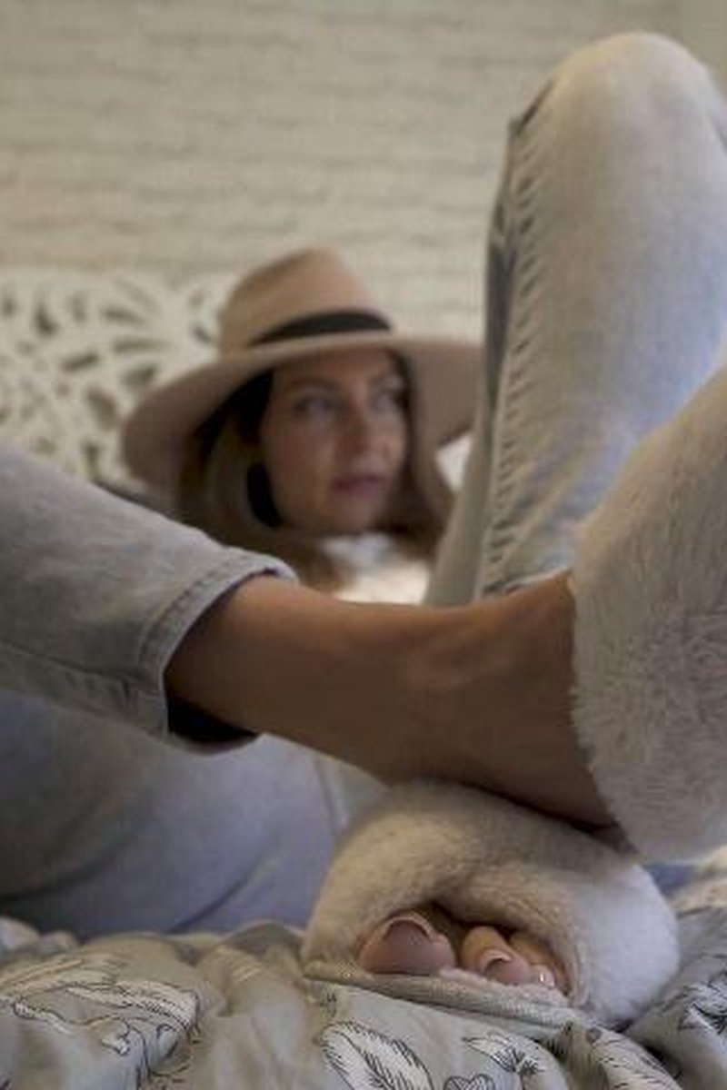 Fuzzy White Slippers - Screenshot 1 of 4 - Body Worship