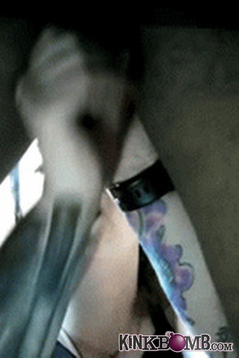 Kikkaj: Making Him Hard - Screenshot 1 of 4 - Femdom