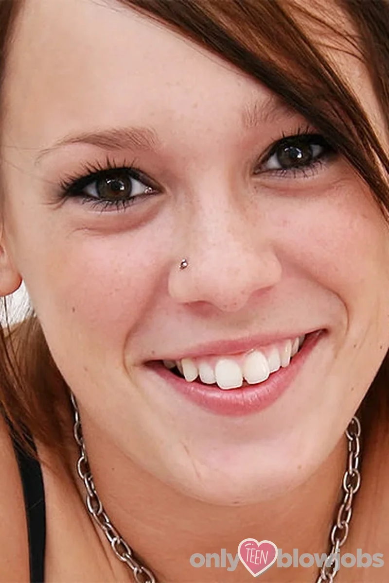 Haley Sweet - Screenshot 1 of 4 - Blowjob