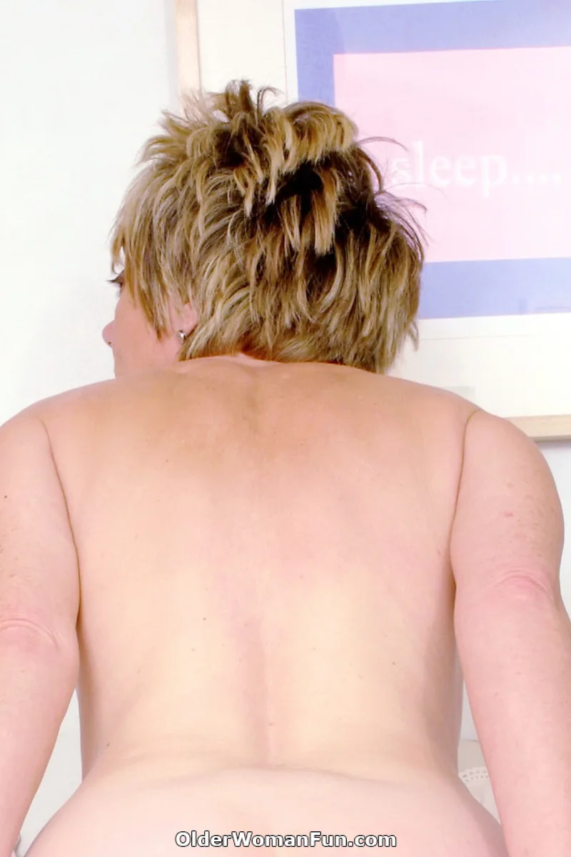 Roxy 02 - Screenshot 1 of 4 - Blond Hair