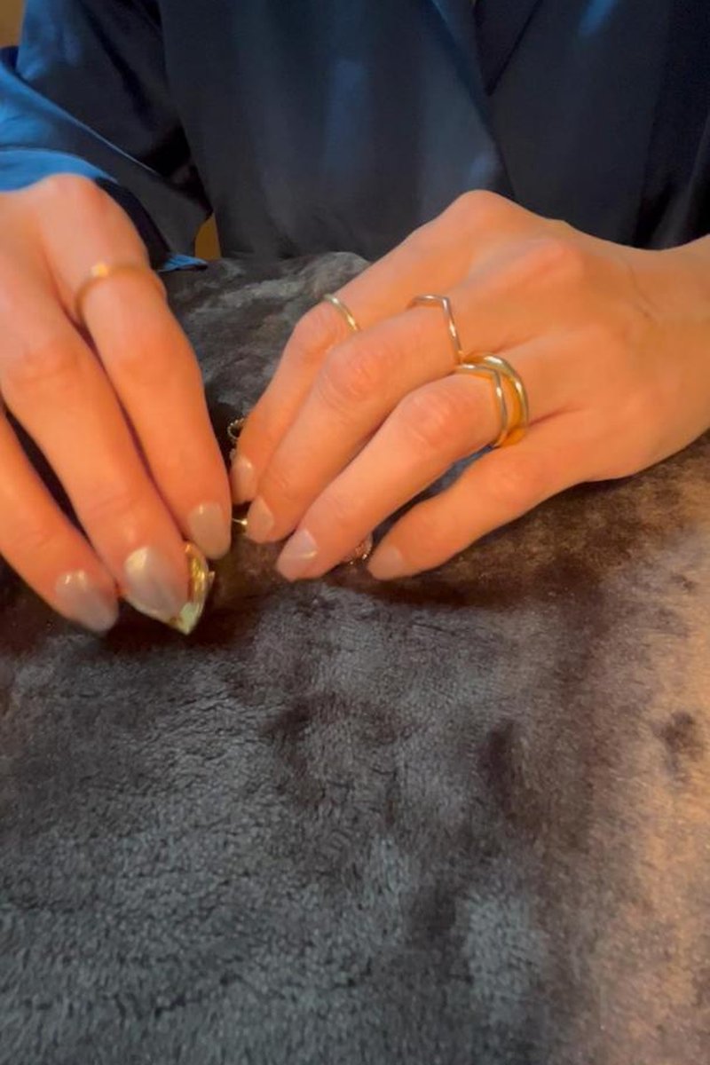 Long Hands - Screenshot 1 of 4 - Nailfetish