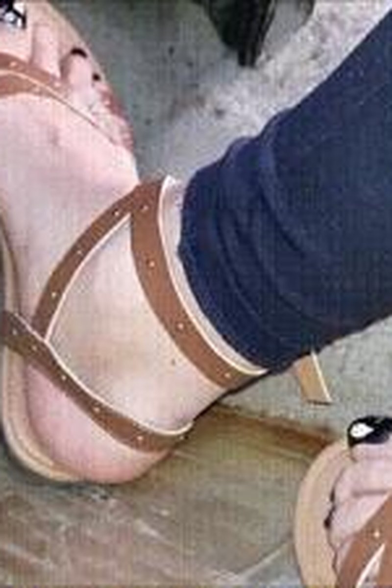 Flat Sandals - Screenshot 1 of 4 - Car