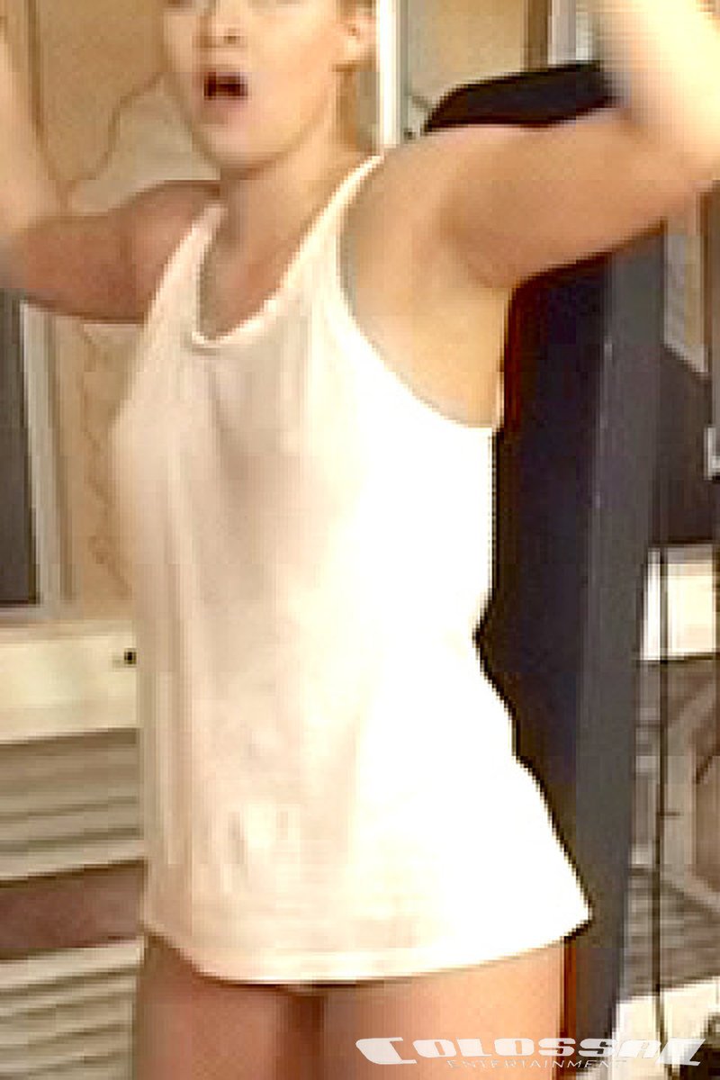 Blonde Gets It - Screenshot 1 of 4 - Blowjob