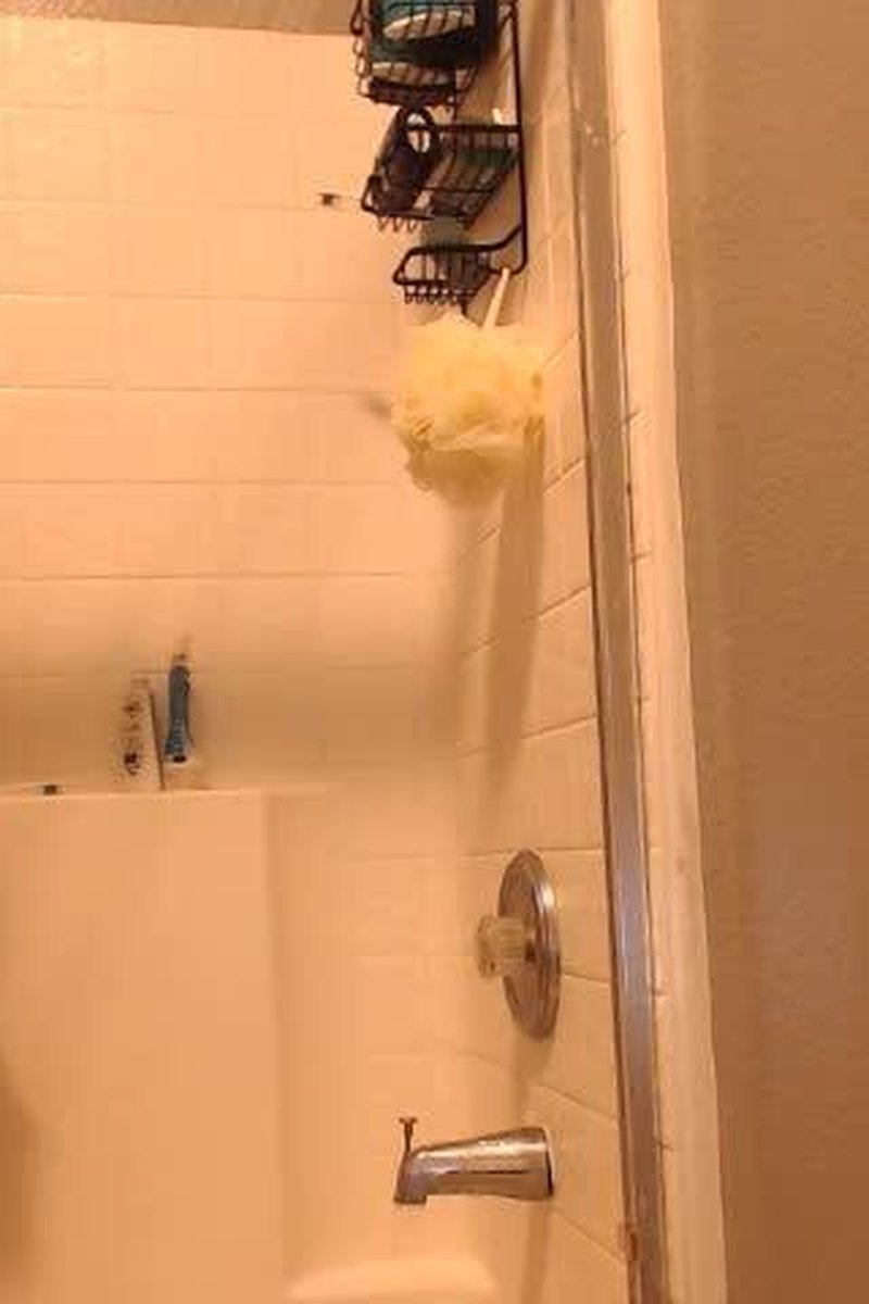 Soapy Shower - Screenshot 1 of 4 - Brown Hair
