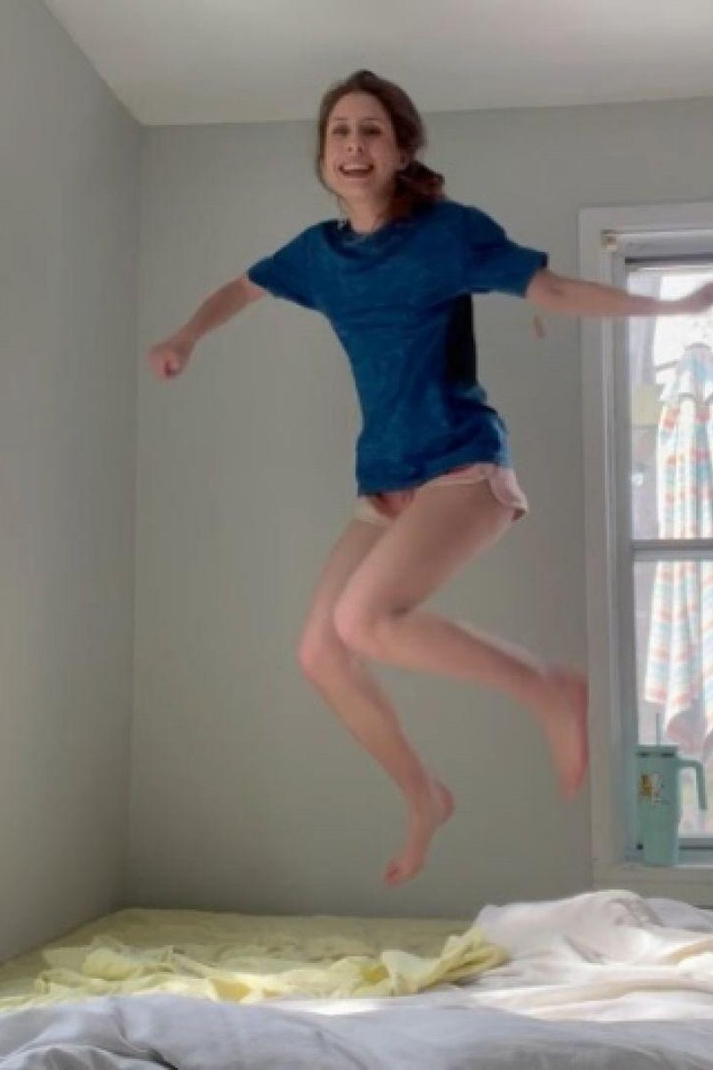 Barefoot Bed Jumping - Screenshot 1 of 4 - Foot Fetish