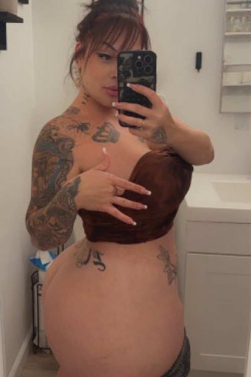 Goddess Aly Big Booty Tease & Twerk - Screenshot 1 of 4 - Anal