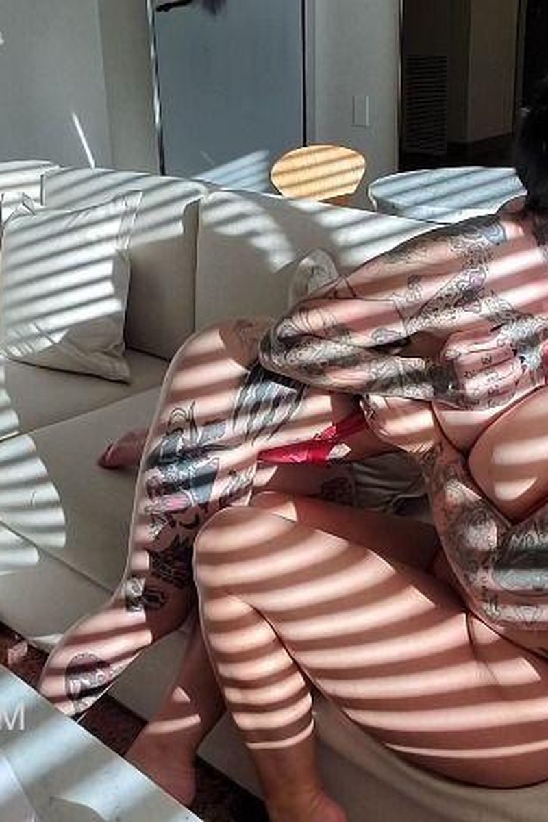 Bananas - Samantha Mack & Jessie Lee - Screenshot 1 of 4 - Blowjob