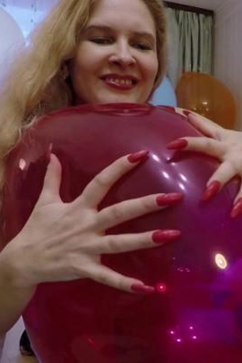 Katya Private Record - Screenshot 1 of 4 - Balloon Fetish
