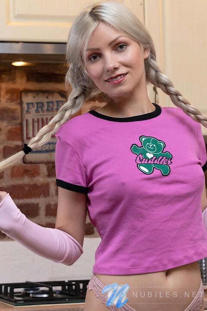Cuddles - Screenshot 1 of 4 - Blond Hair