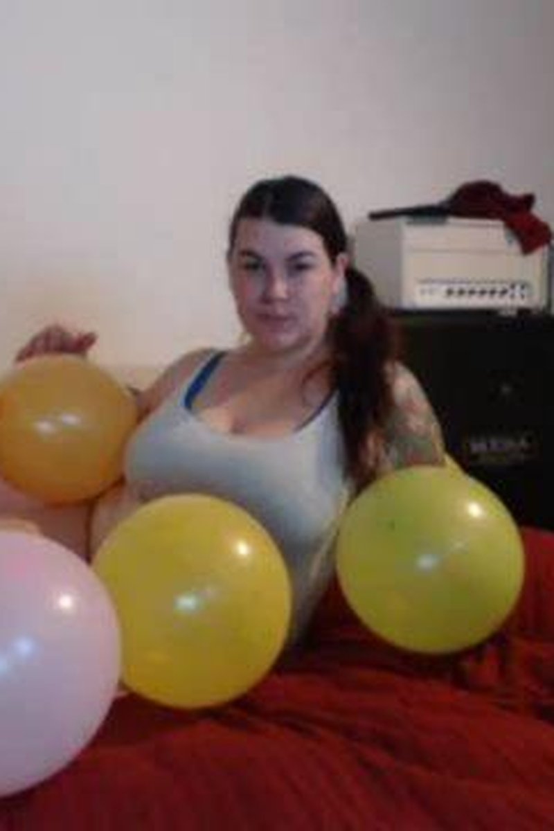 Looner Couple Fun - Screenshot 1 of 4 - Balloon Fetish