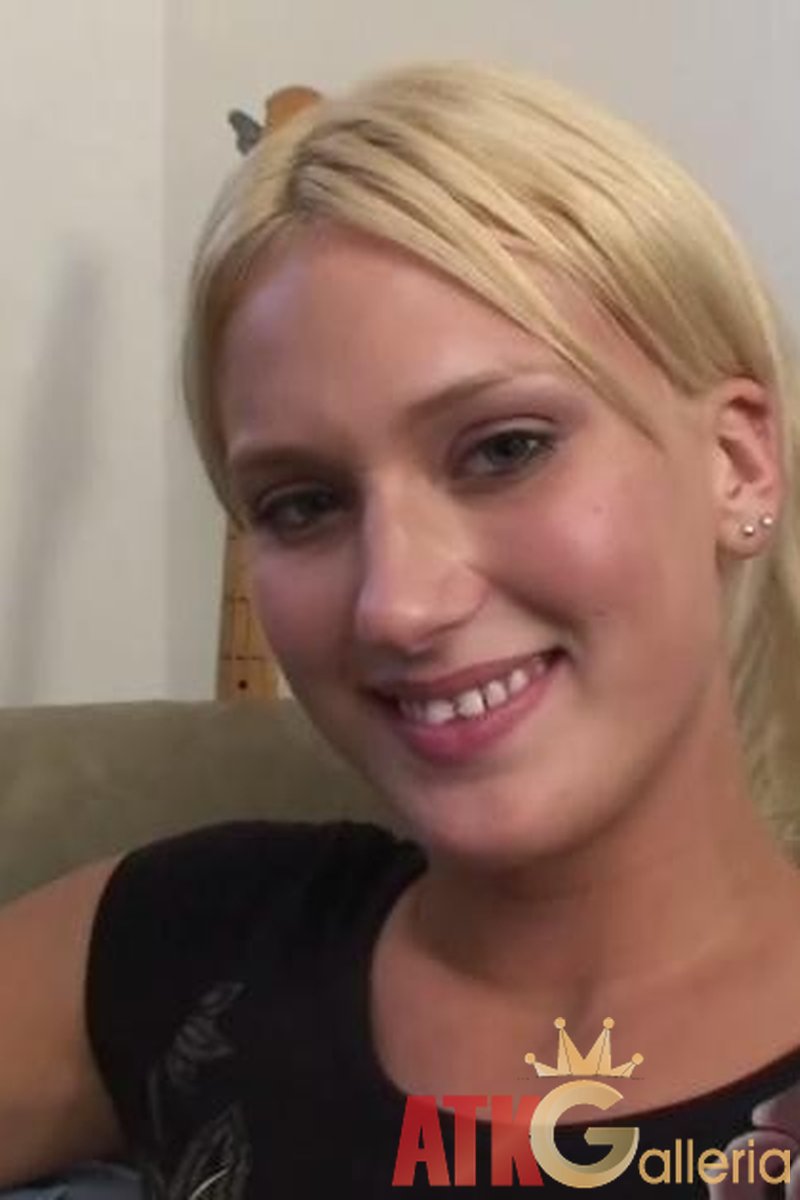 Jaycee Simpson - Action - Screenshot 1 of 4 - Blond Hair
