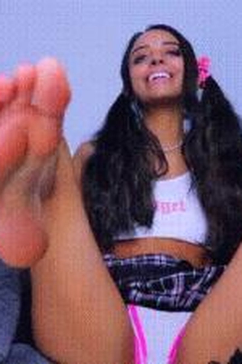 Brat Pedi - Screenshot 1 of 4 - Bitch