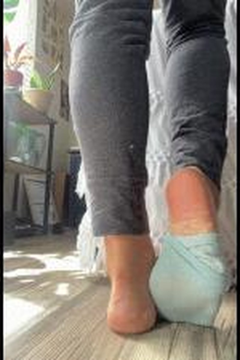 Sock Removal - Screenshot 1 of 4 - Foot Fetish