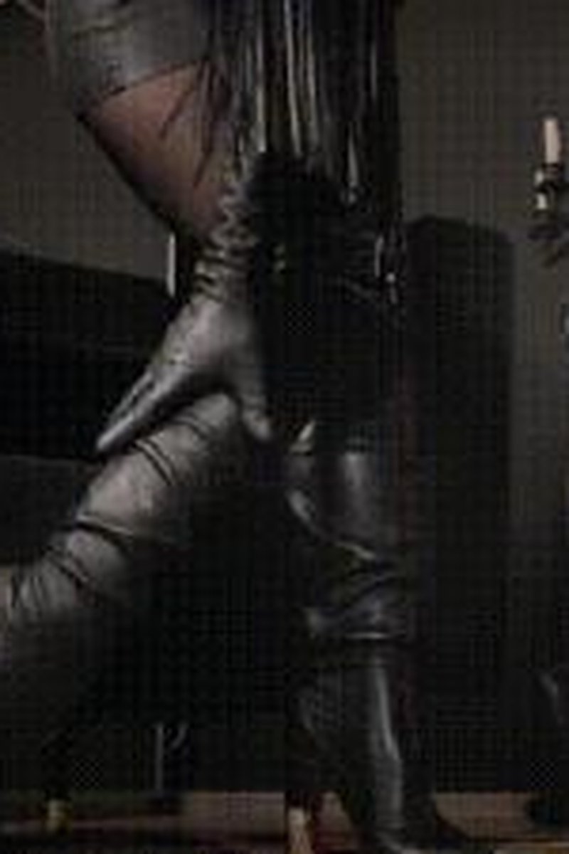 Leather Obscenity - Screenshot 1 of 4 - Body Worship