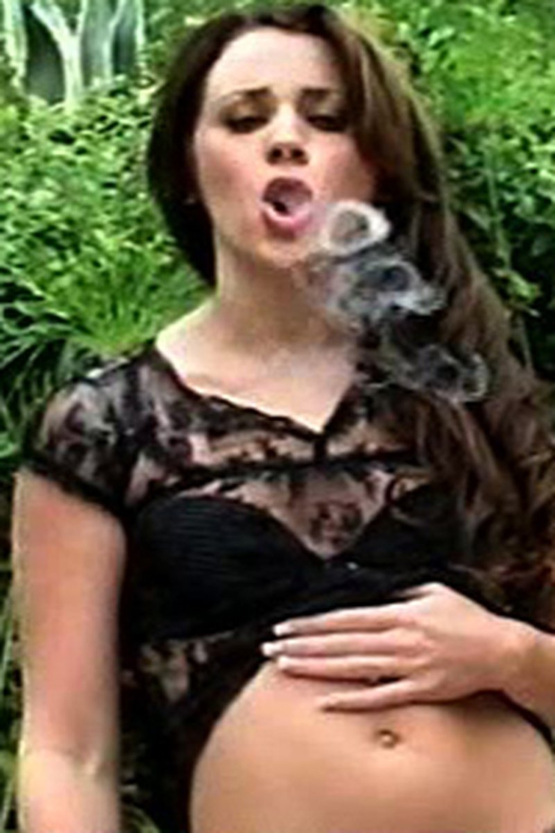 Public Indecency - Screenshot 1 of 4 - Smoking