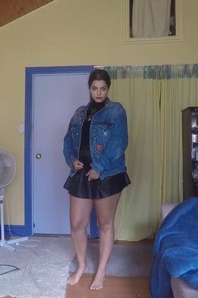 Curvy Striptease - Screenshot 1 of 4 - Jordyn Khaled