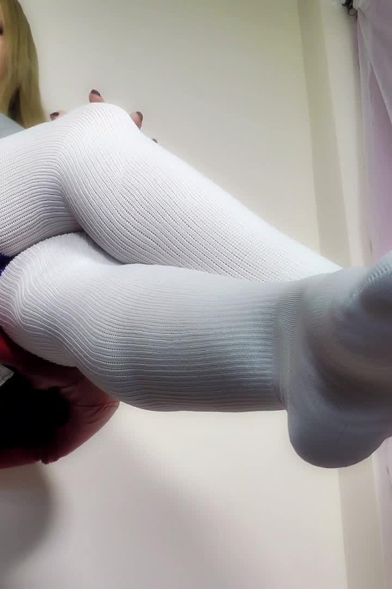 Giantess Princess Executrix - Screenshot 1 of 4 - Body Worship