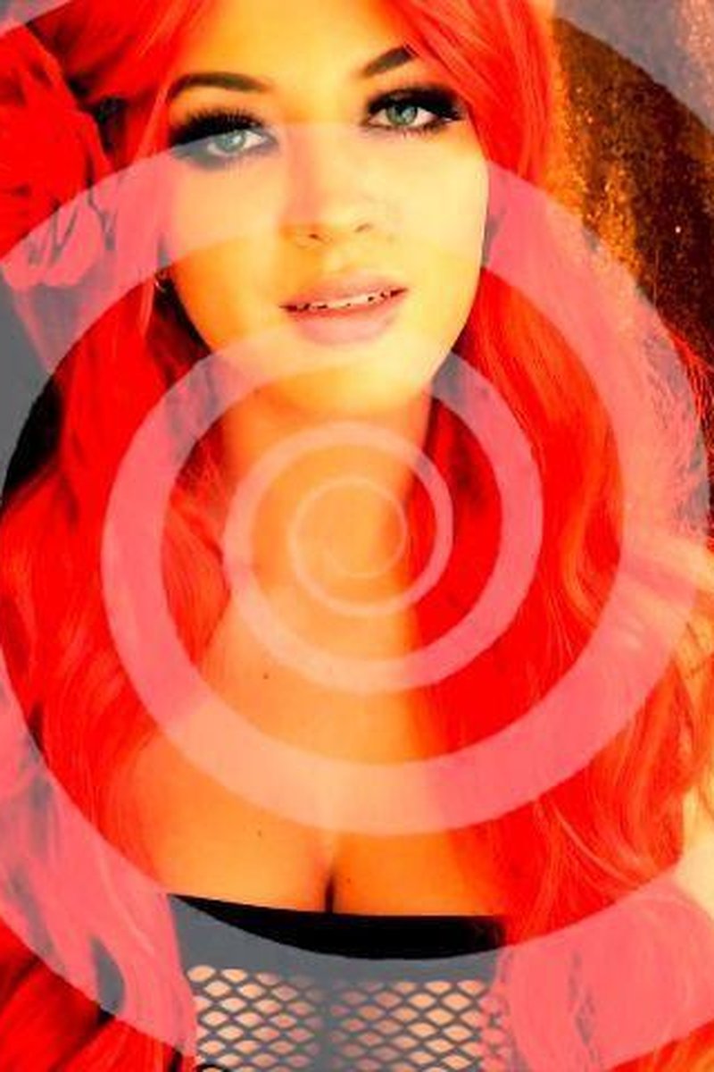 Surrender - Mesmerization - Screenshot 1 of 4 - Body Worship